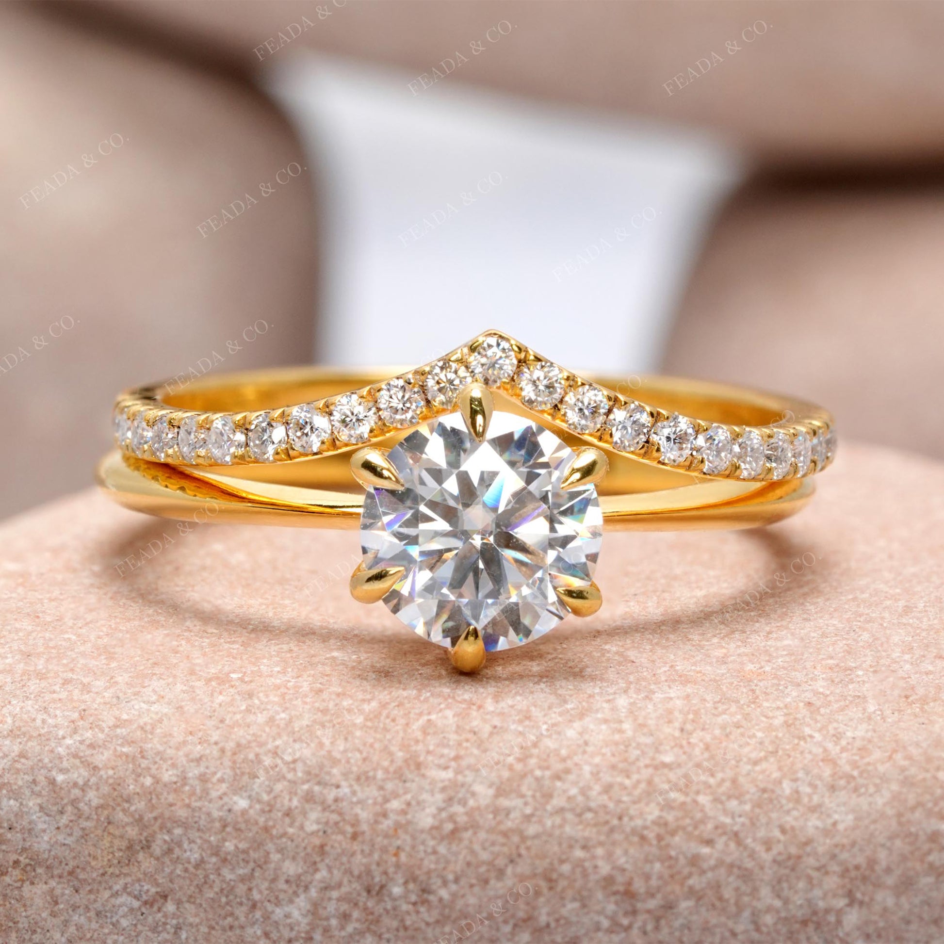 Round Cut Colorles Engagement Ring