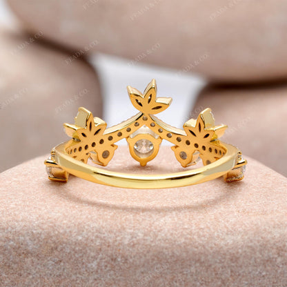 Round Cut Colorless Engagement Ring
