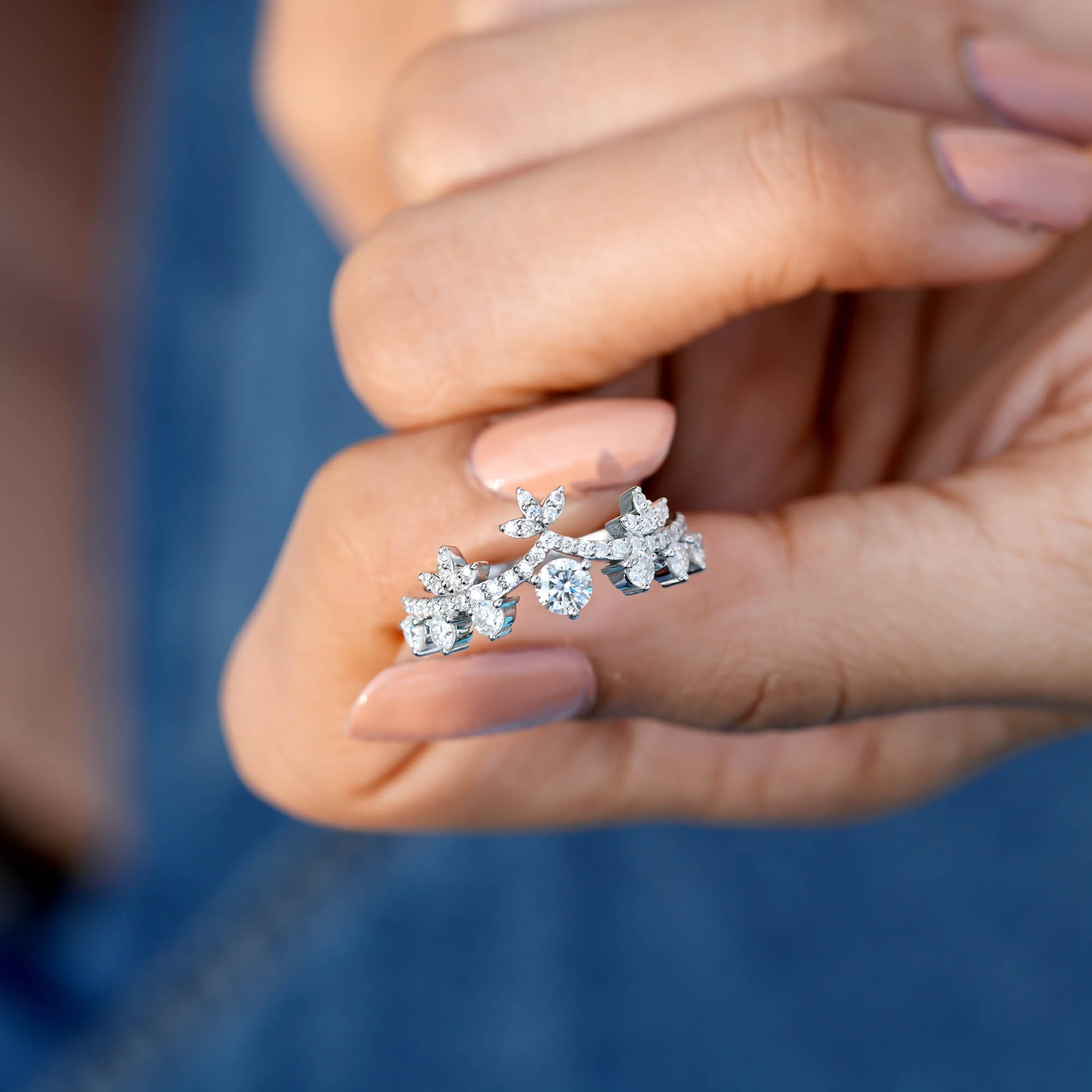 Round Cut Colorless Engagement Ring